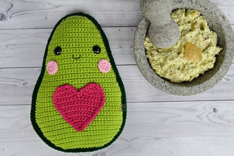 Avocado with heart free crochet pattern