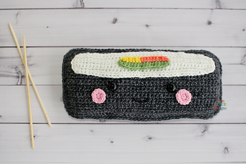 sushi roll crochet pattern with chopsticks
