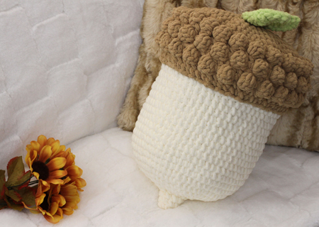 Designer Spotlight – Pink Plumeria Maui – Acorn Pillow Free Crochet Pattern
